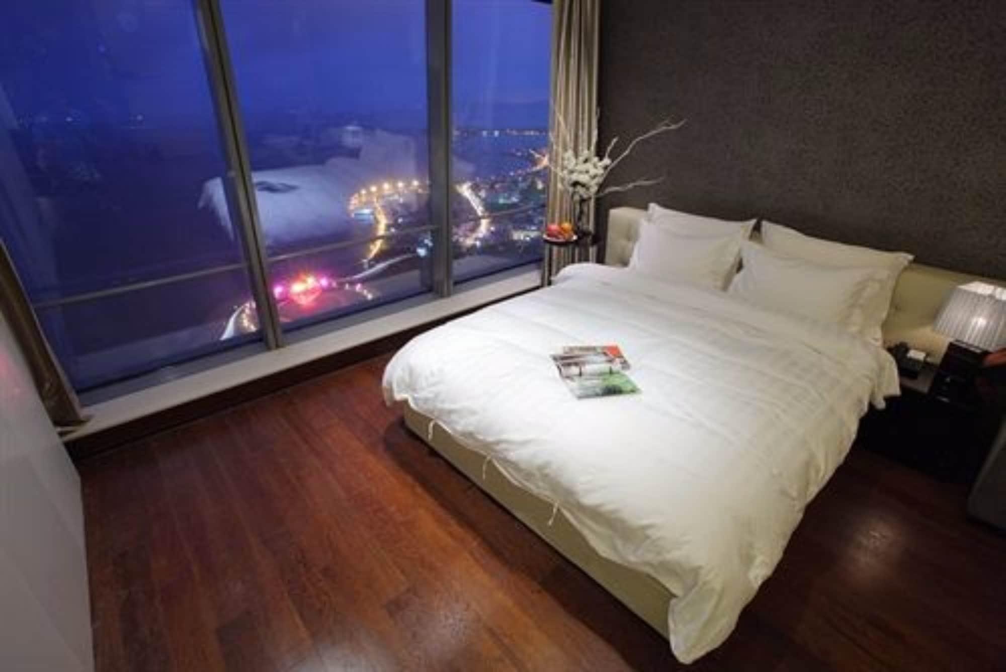 Grand Madison Qingdao Harbour-View Central（Former Qingdao Farglory Hotel） Buitenkant foto