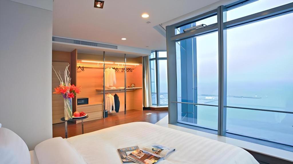 Grand Madison Qingdao Harbour-View Central（Former Qingdao Farglory Hotel） Buitenkant foto